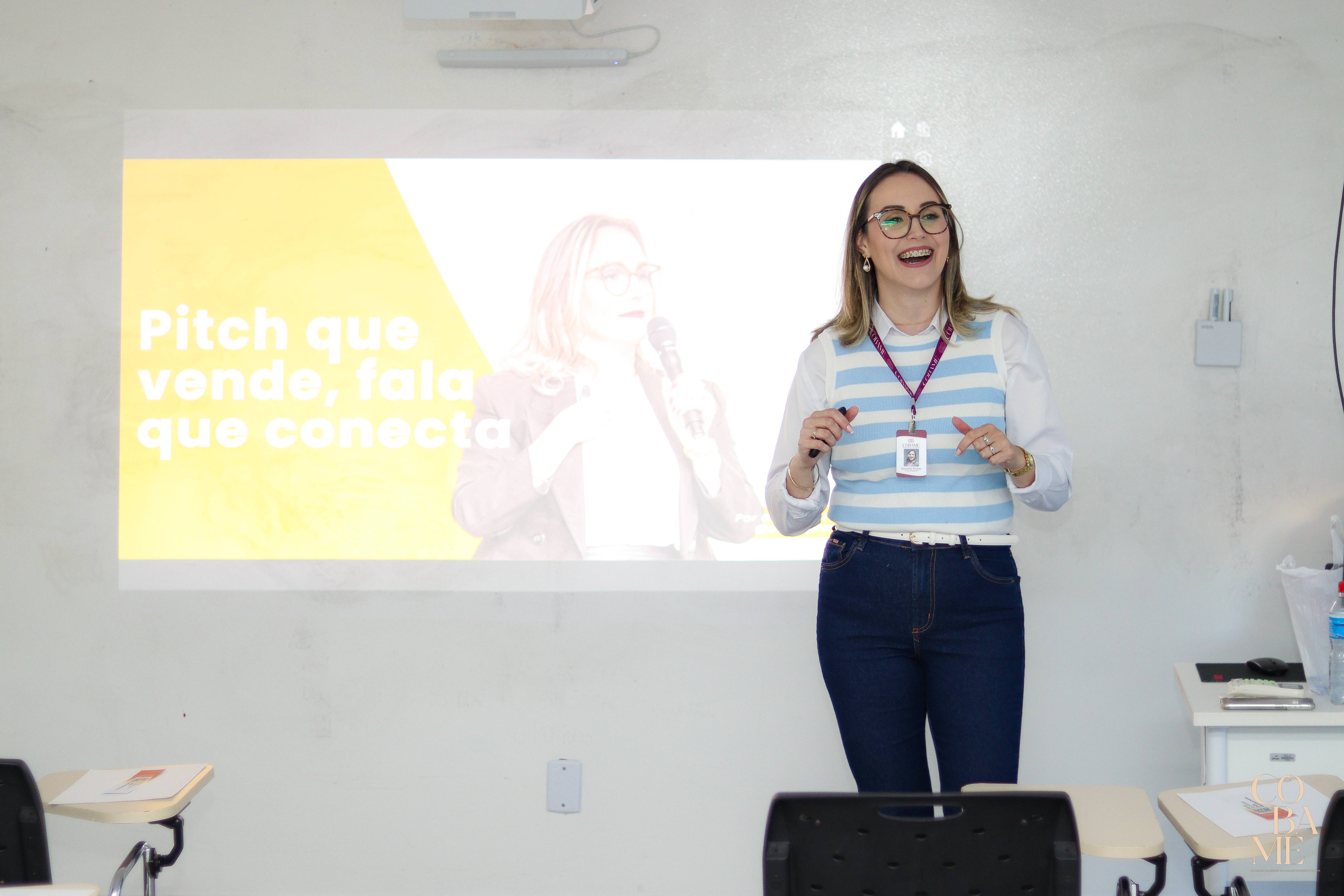 Graciela Freitas em pé